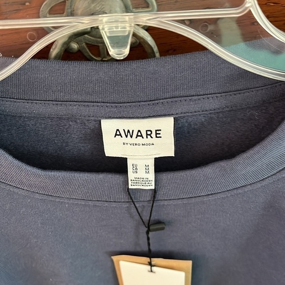 Aware Men’s Blue Crewneck Sweatshirt Size Medium NWT - Picture 2 of 4
